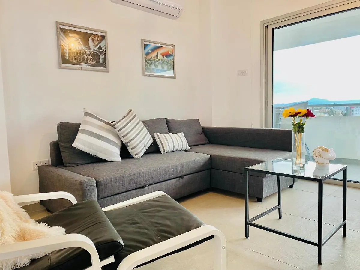 شقة Panoramic Seaside Getaway, 2-Br Penthouse لارنكا قبرص