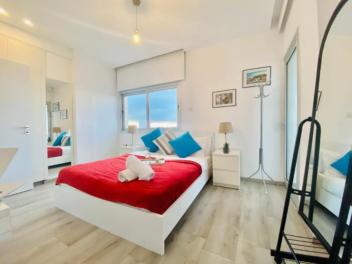 شقة Panoramic Seaside Getaway, 2-Br Penthouse لارنكا