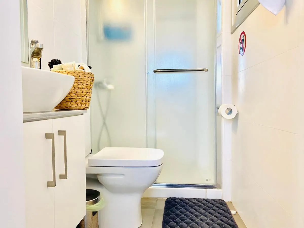 شقة Panoramic Seaside Getaway, 2-Br Penthouse لارنكا قبرص