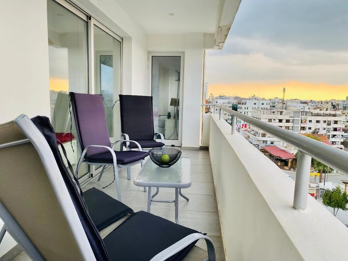Panoramic Seaside Getaway, 2-Br Penthouse Apartment Larnaca