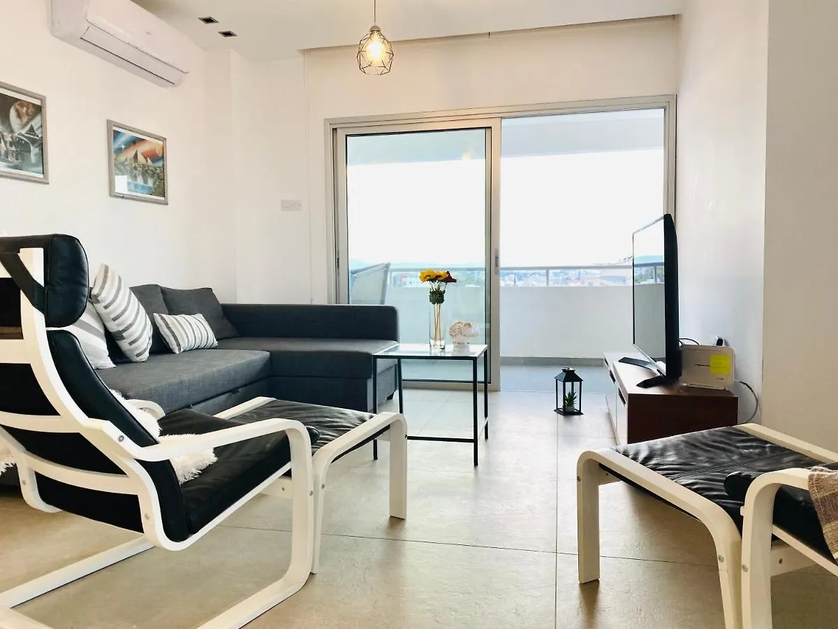 Panoramic Seaside Getaway, 2-Br Penthouse Apartment Larnaca
